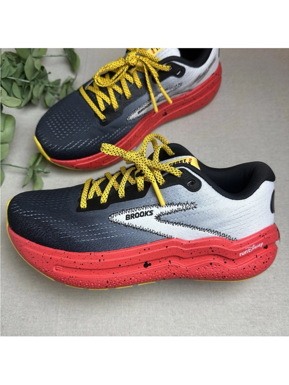 Brooks Ghost Max 2 Mickey Mouse Men's 7 / Women's 8.5 Wide 2E EUR 40 Run Disney